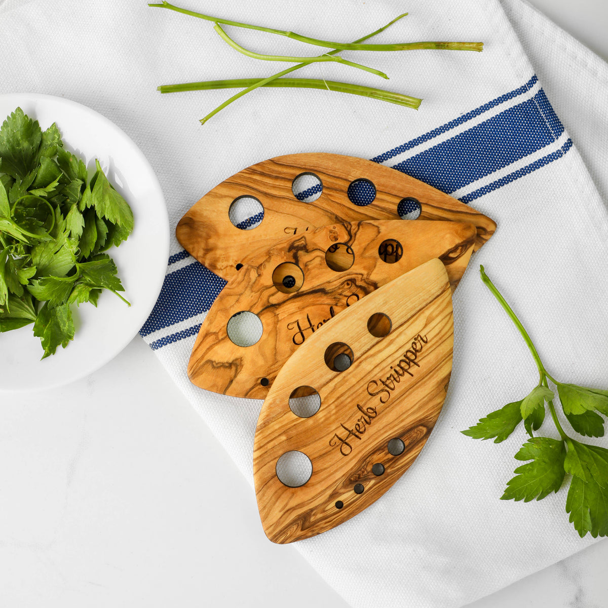 Olive Wood Herb Stripper – 8-Hole Leaf Plate (14 cm)