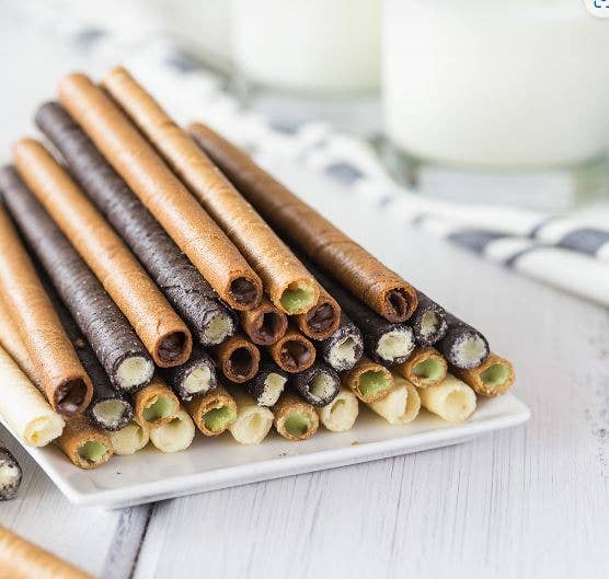 DOLCETTO CHOCOLATE WAFER ROLLS (3 oz canister)