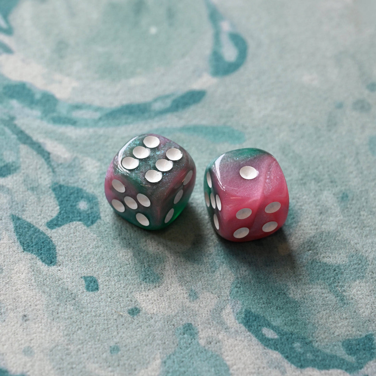 Mahjong Dice (Pair of 2): Pearl & Gold